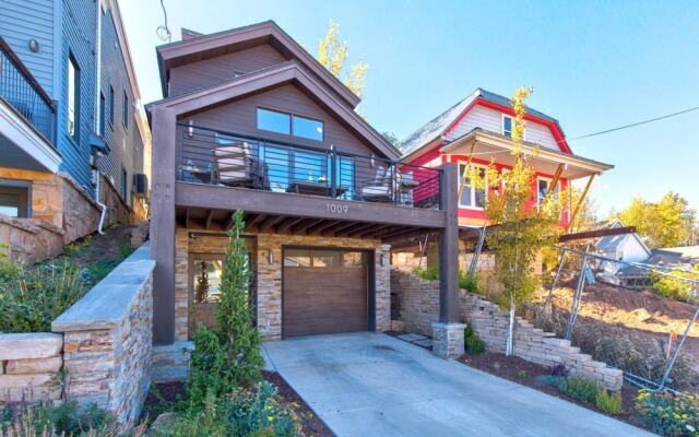 KBM Resorts 4BR With two Main Suites, Walk to Town Lift and Park City Mountain Resort!