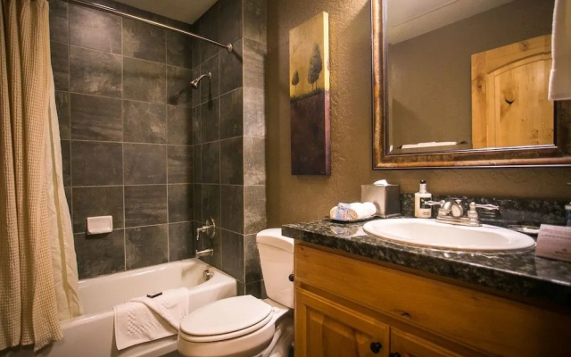 Large Condo, Steps Away from Canyons Village by RedAwning
