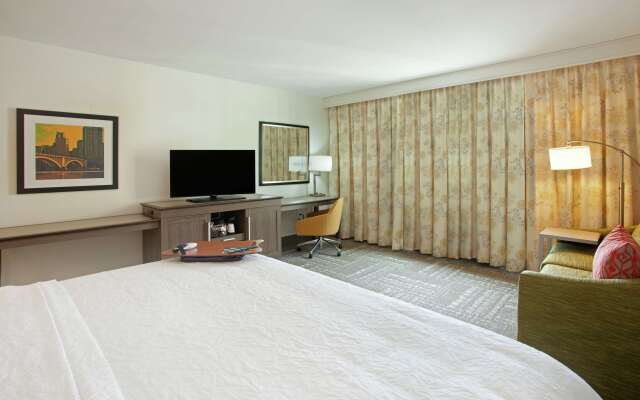 Hampton Inn & Suites Minneapolis / Downtown