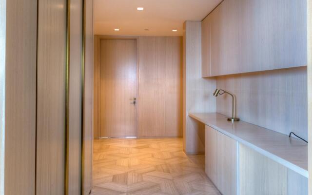 Dxb - Five - 30301 - Pj