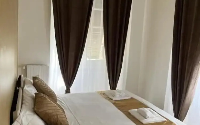 Genova Gold Rooms