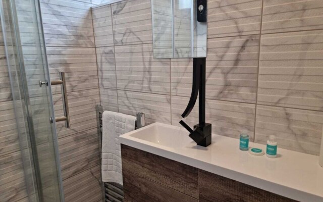 Remarkable 3-bed Apartment in London