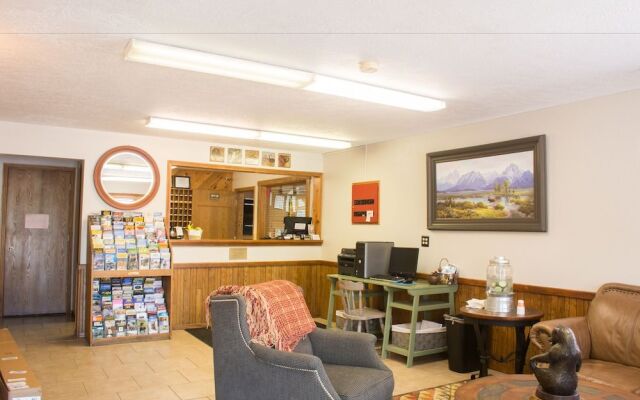 Flat Creek Inn
