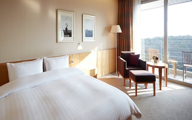 Rolling Hills Hotel