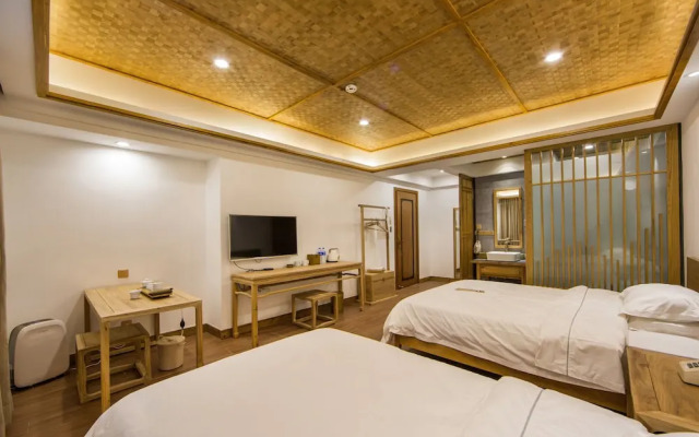 Wuyishan Old Street Hill Lodge