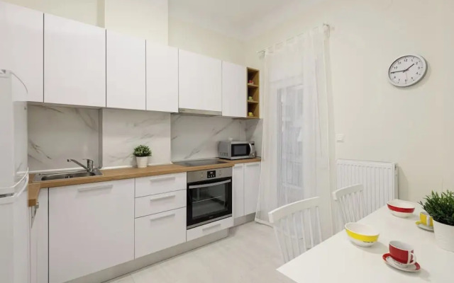 Trentatre, Nilie Hospitality MGMT