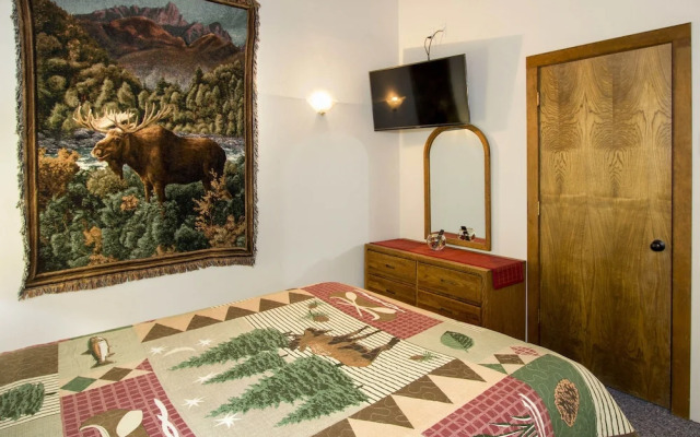 Mammoth Estates - 4 Seasons of Beauty w/ Amenities!