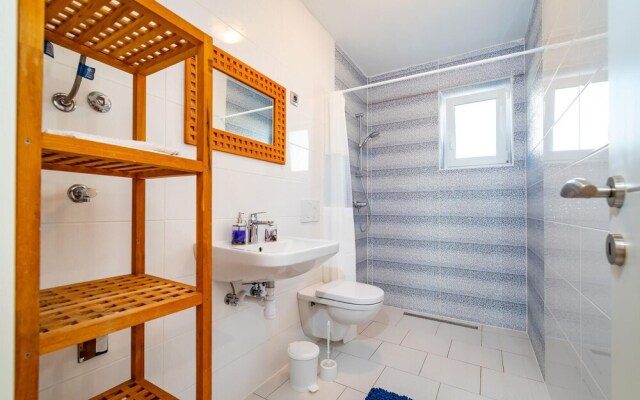 Amazing Home in Novigrad With 5 Bedrooms, Wifi and Outdoor Swimming Pool