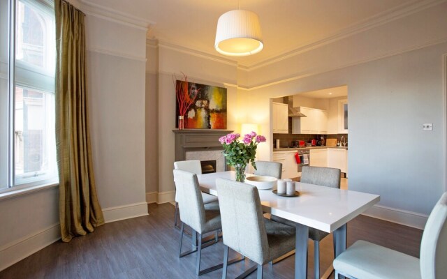 Exquisite 2 bed and bath in Kensington