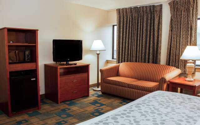 La Quinta Inn and Suites by Wyndham Cincinnati North