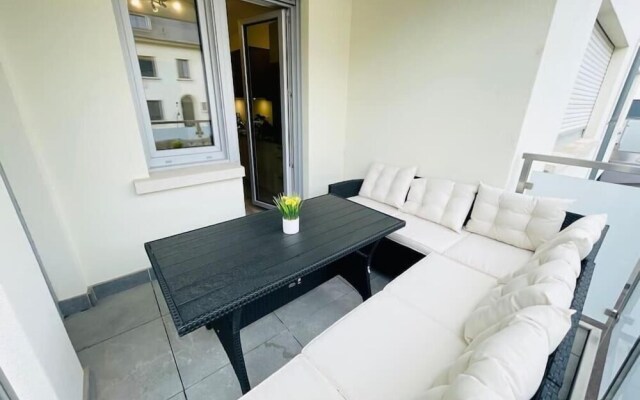 3 bedrooms in Center Terrace & Parking
