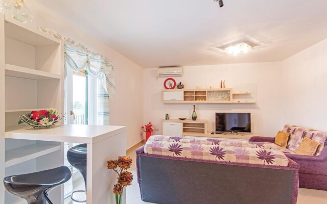 Stunning Home in Fondole With Jacuzzi, Wifi and 1 Bedrooms
