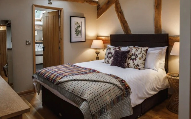 Beautiful Secluded 2-bed Barn With Woodfire Hottub