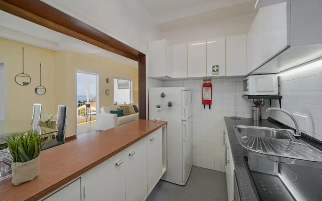 The Sunny Apartment by Atlantic Holiday