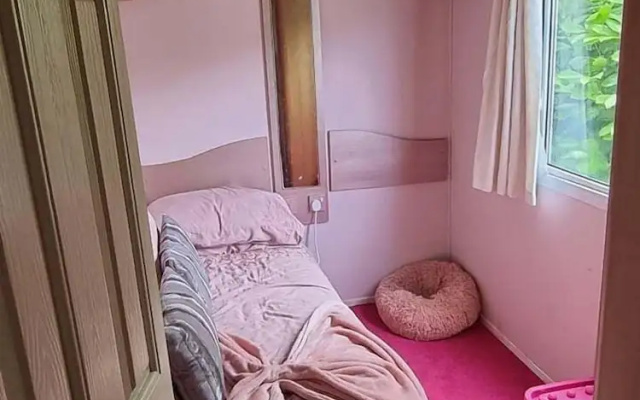 Lovely 3-bed Caravan in Foel, Welshpool