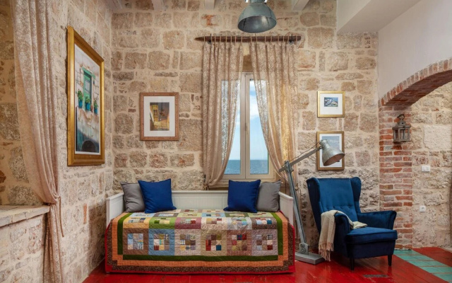 Nice Home in Vis with Hot Tub, WiFi & 2 Bedrooms