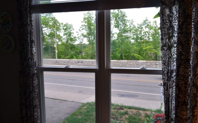 Adams Inn