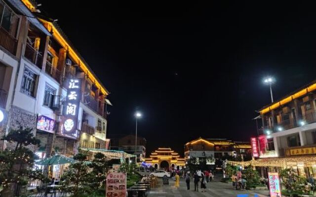 Libo Small Seven Hole Huiyun Pavilion B & B