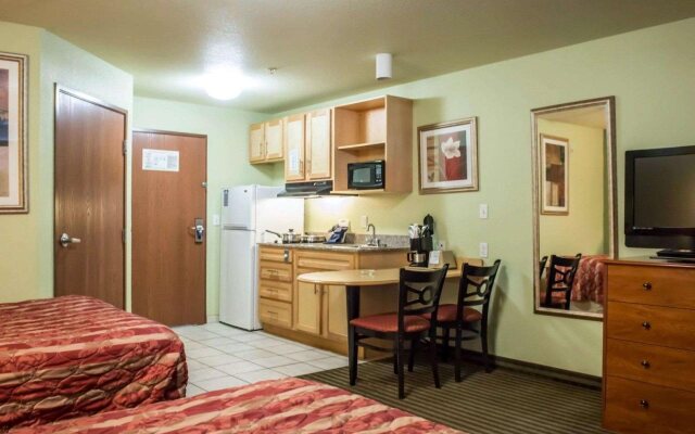 Suburban Studios near Panama City Beach