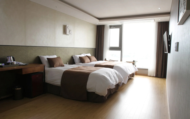 Black Sands Hotel
