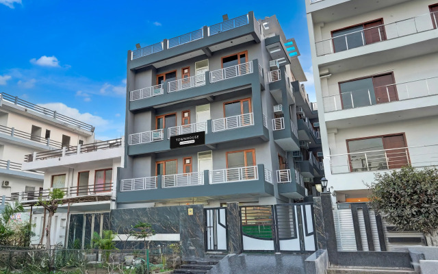 Townhouse Sector 135 Noida