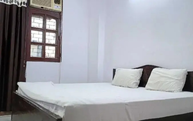 Oyo 702330 Br Residency