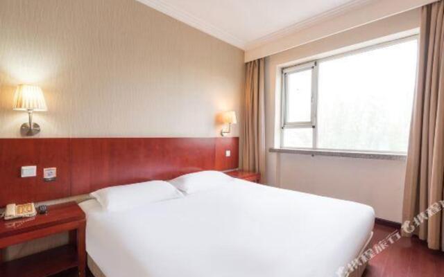 Happy Time Luxury Hotel (Beijing Fengtai Railway Station Jijiamiao Subway Station)