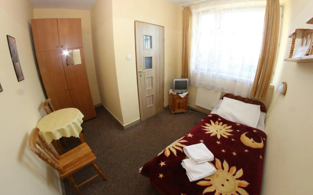 Hotel Daisy Budget