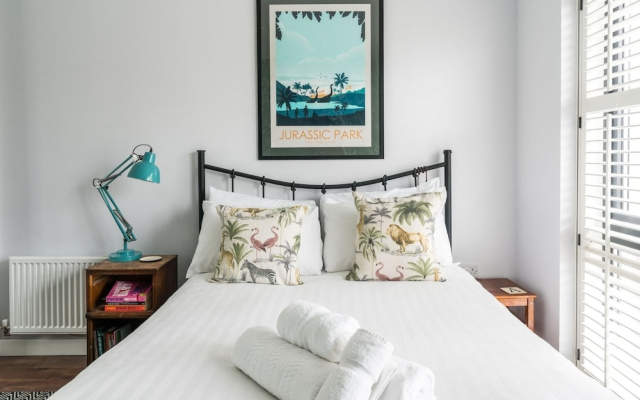 Eclectic 1BD Flat Walthamstow