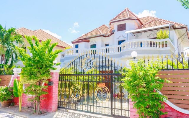 Ratana Villa - Pattaya Holiday House Walking Street