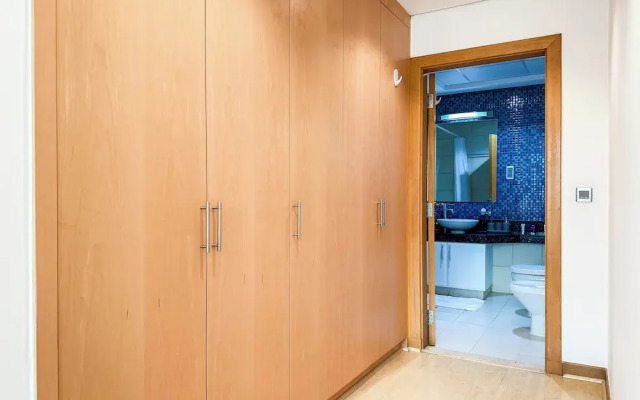 Bright 2BR Apartment with Garden View