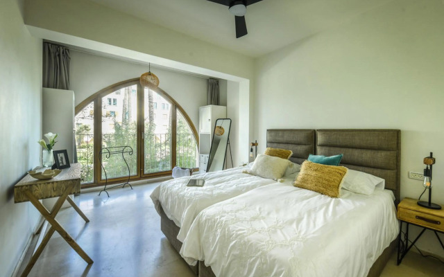 Andromeda 3 Bd apartment with pool & sea view