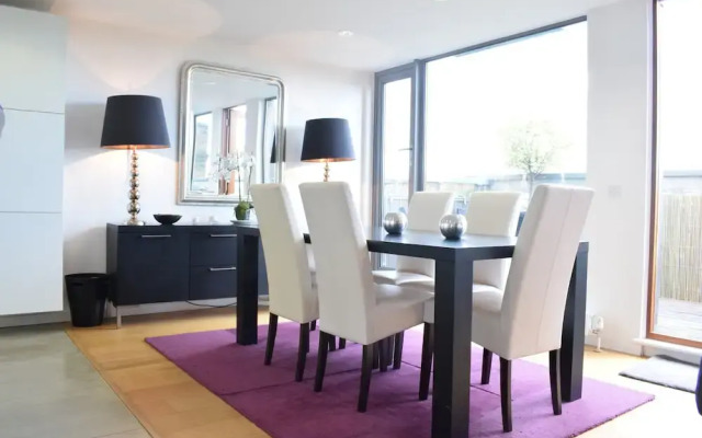 Spacious 2 Bedroom Penthouse in Islington