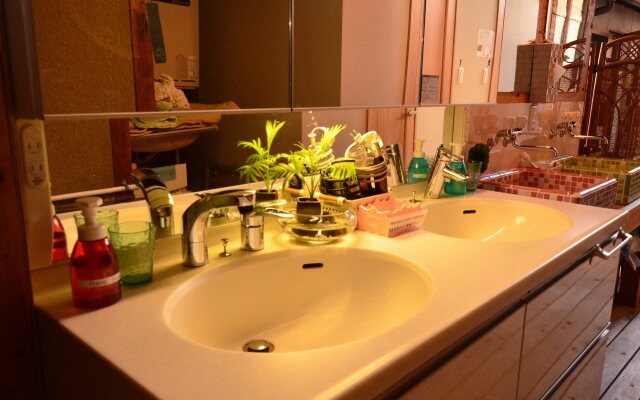 Colours - Hostel
