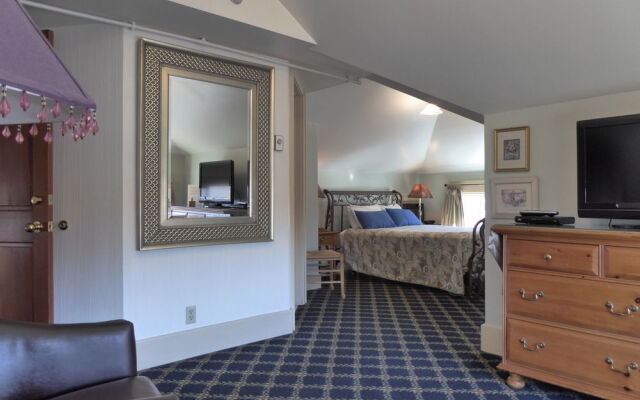 Goldsmith's Riverfront Inn
