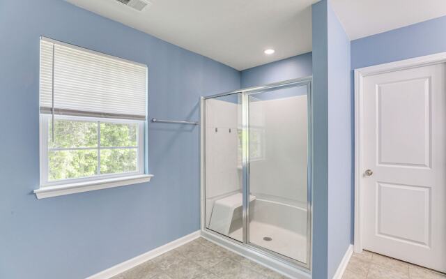 Pet-friendly Ladson Home: 23 Mi to Charleston!