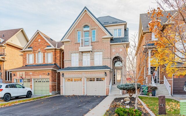 Luxury Villa - Mississauga Square One