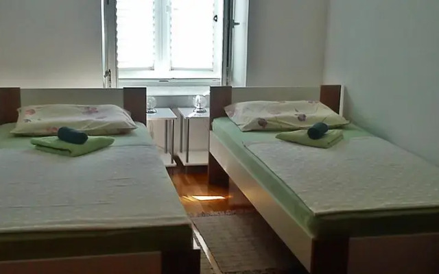 Hostel XXS