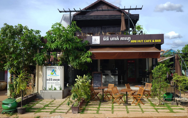 Mini Hut Hostel