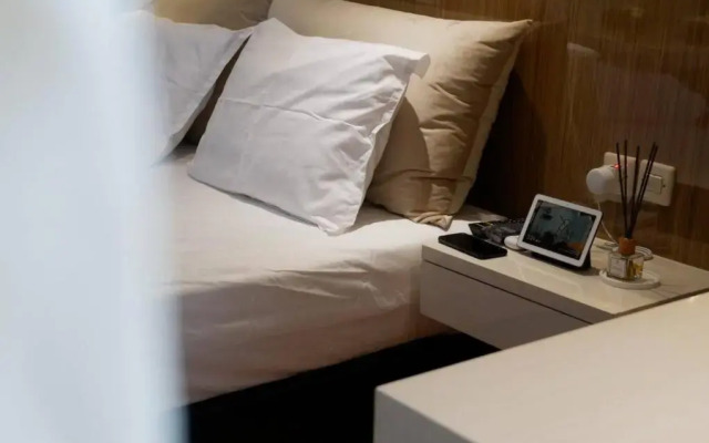 Apt Signature Park Studio with pool & Netflix