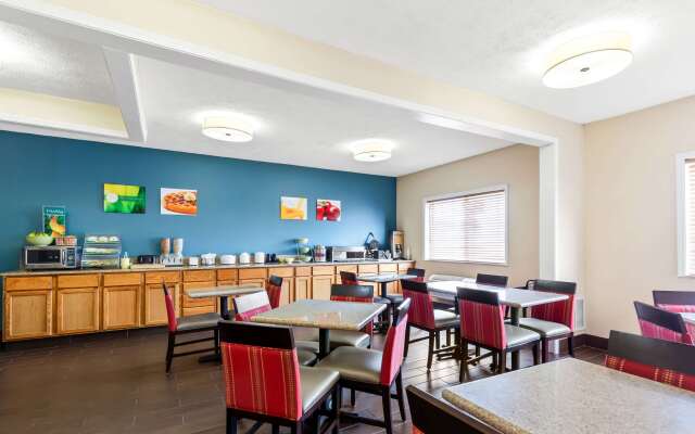 Quality Inn and Suites Springfield Southwest near I-72