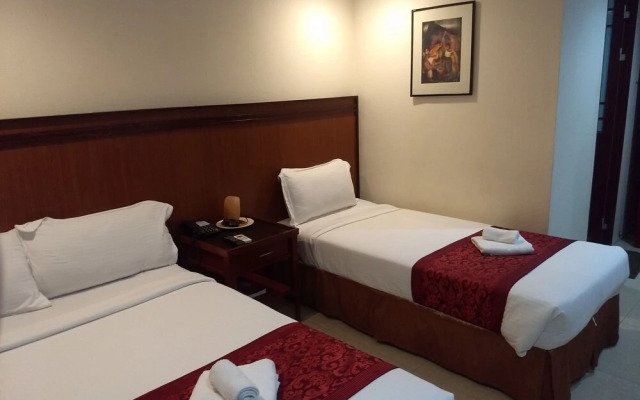 Vaccinated Staff - Capital O 824 Chinatown Lai Lai Hotel