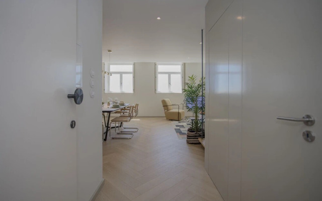 Liiiving - Luxury Beachfront Apartment V