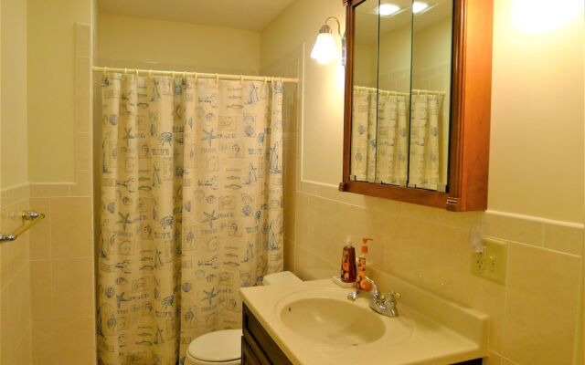 10 Gray - 2 Bedroom Condo