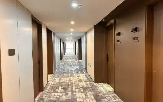 Lihang Hotel (Center Square Store, Tonglu)