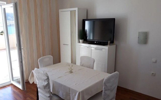 Irena - 100m From the sea - A3 Srednji Prvi kat
