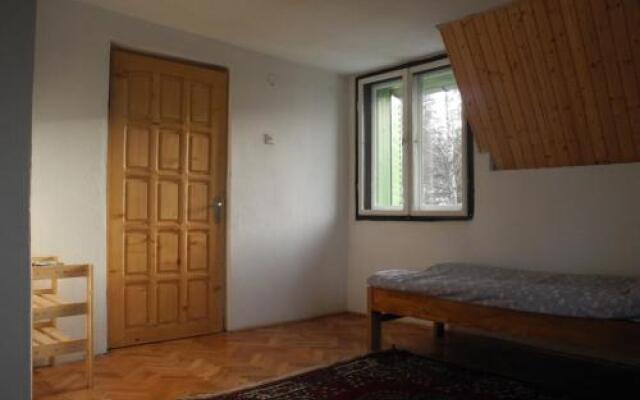 Casa cu Sindrila / Zsindelyes