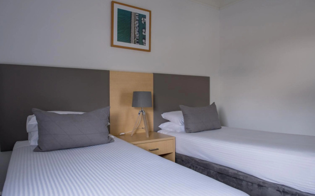 Corrigans Cove – Guest Rooms – Batehaven