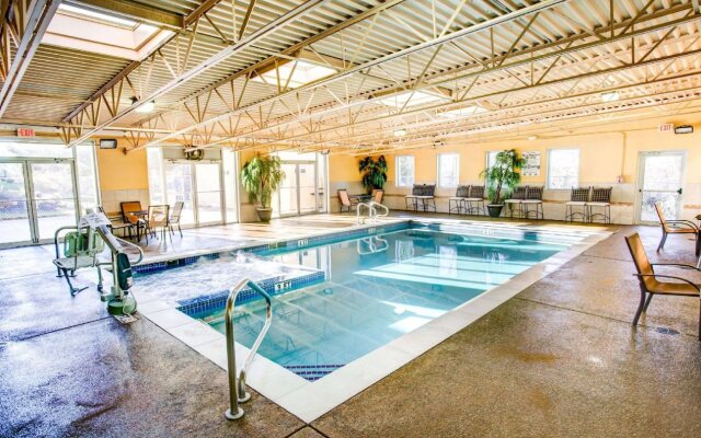 Comfort Inn & Suites Triadelphia - Wheeling