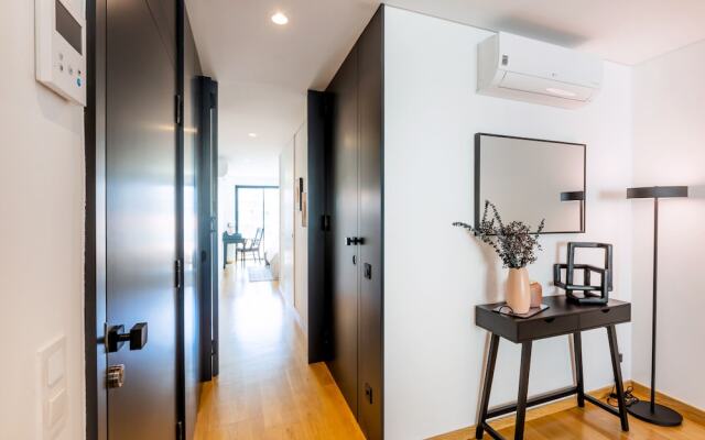 Camões Downtown with Parking